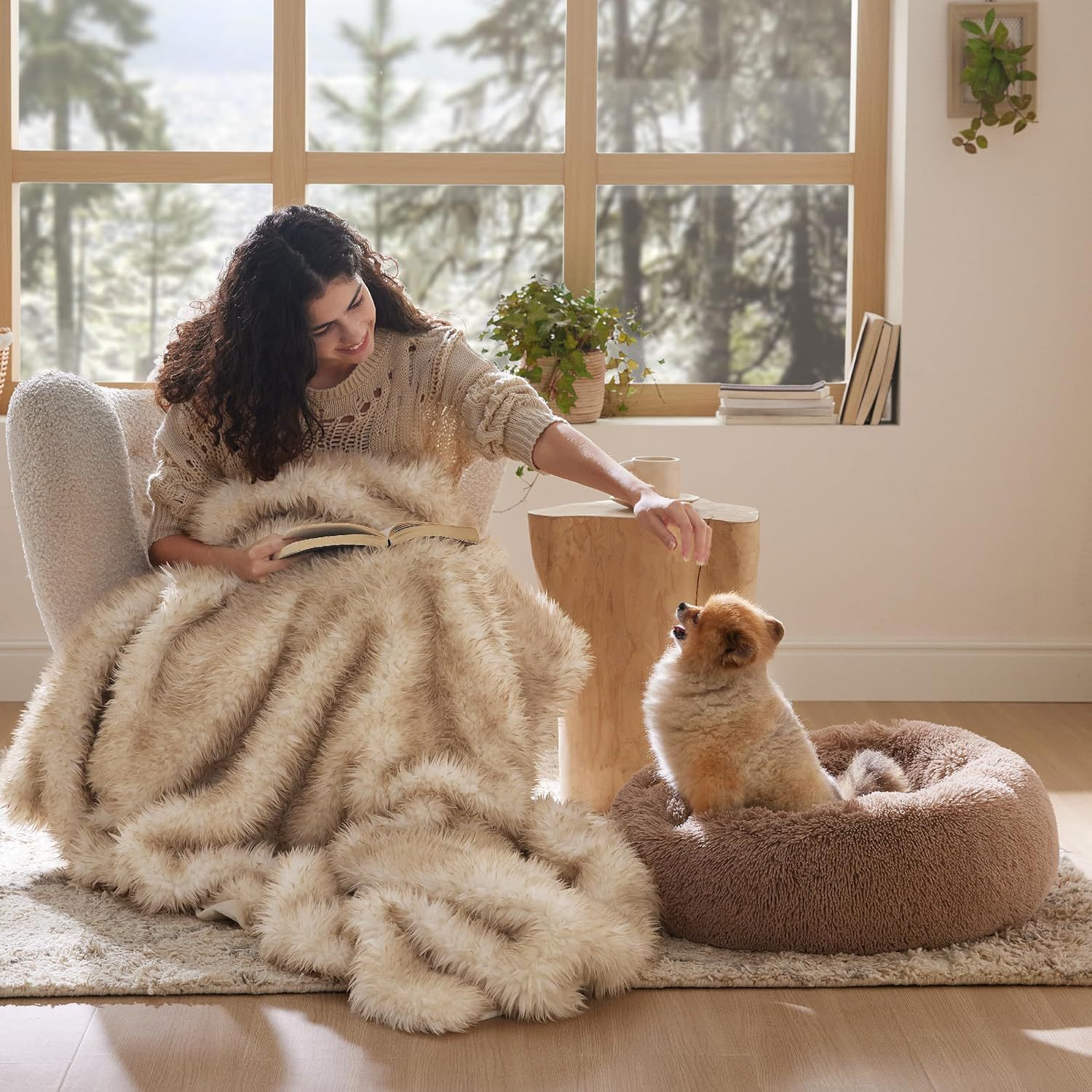 Indoor Solid Color Non-slip Round Fluffy Plush Pet Bed